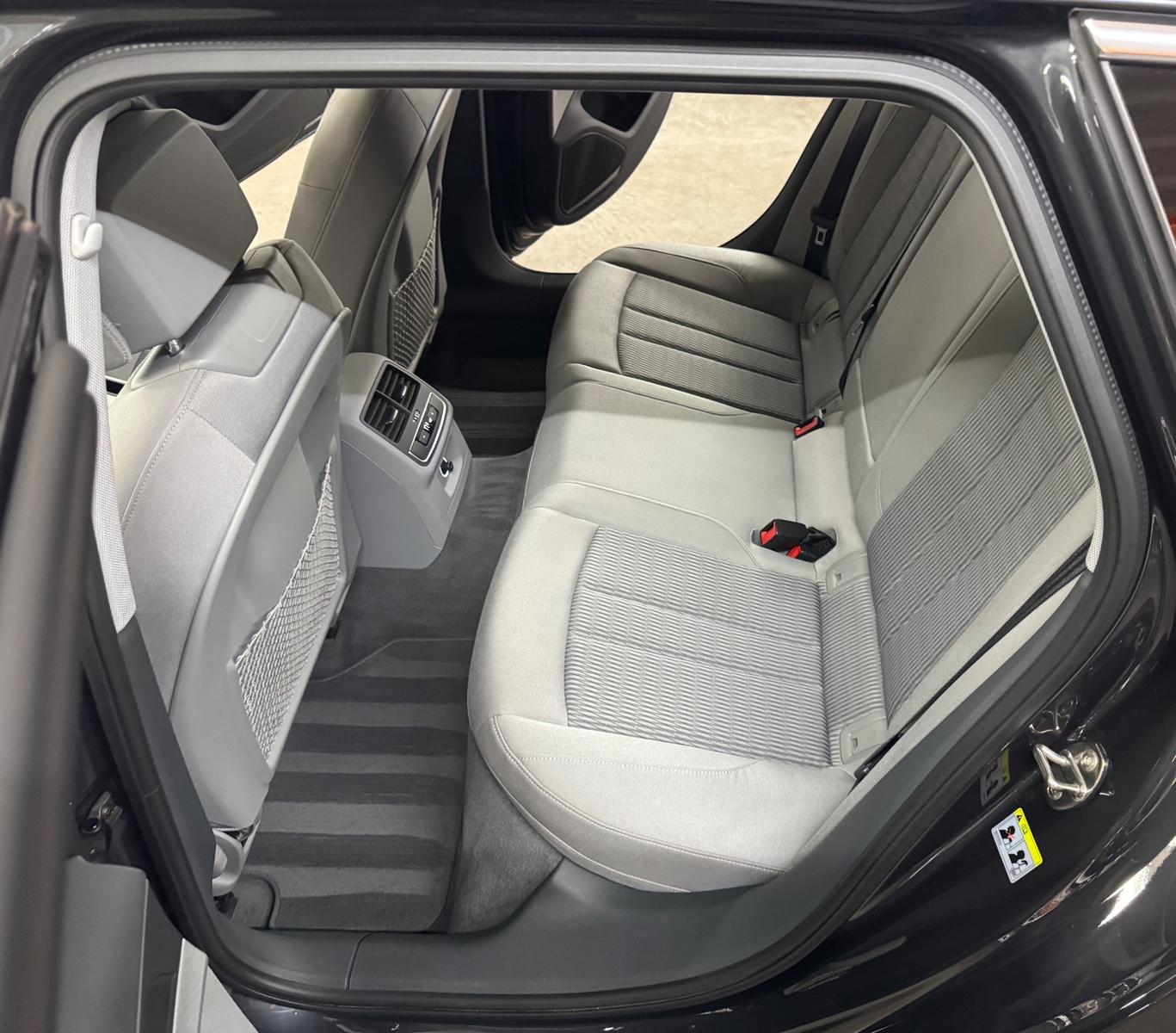 Audi A4 Avant 45 TDI Quattro*LED*360°*HUD*NAVI*AHK*