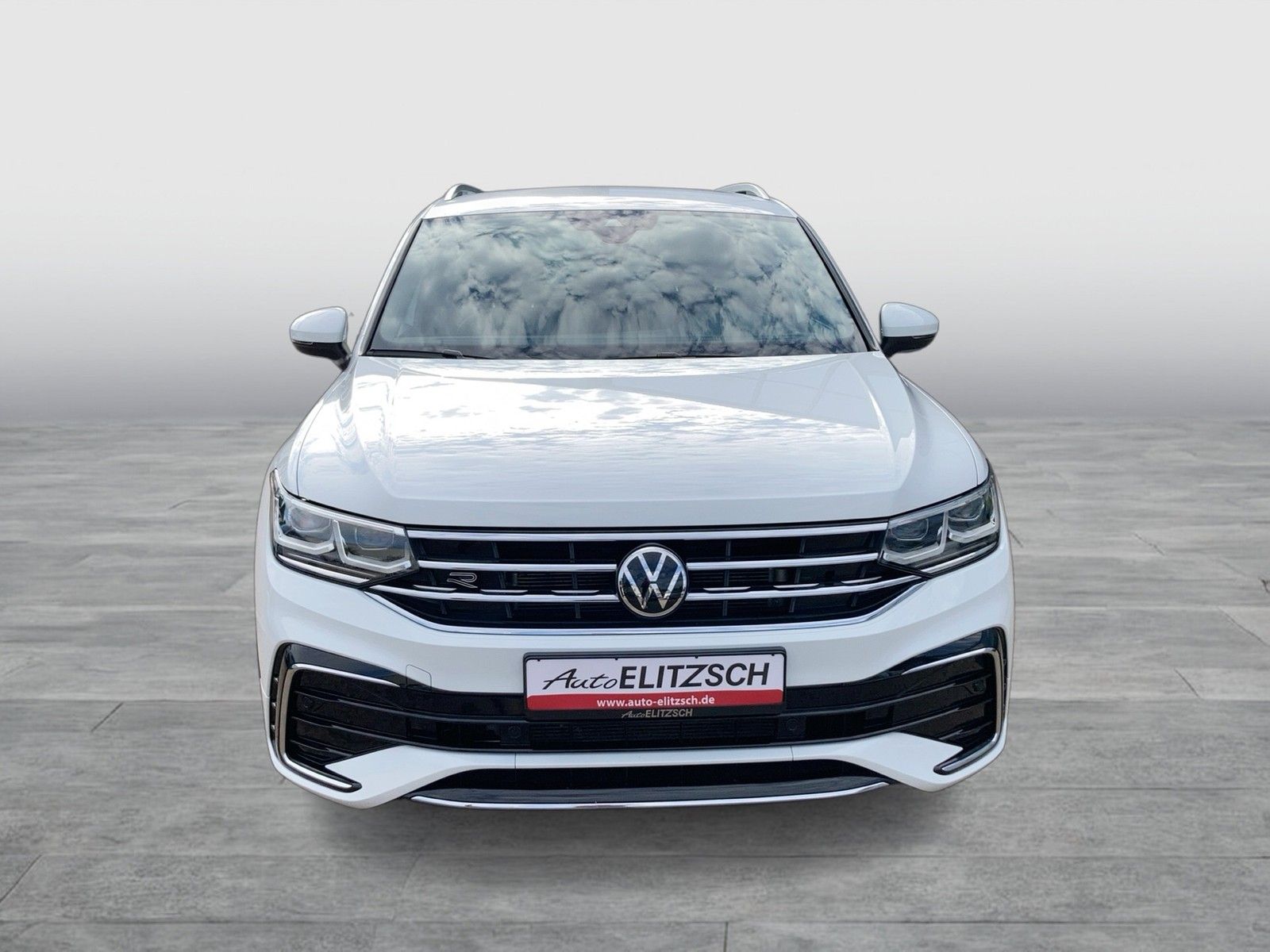 Fahrzeugabbildung Volkswagen Tiguan TDI R-Line DSG Matrix Navi AHK STH PDC