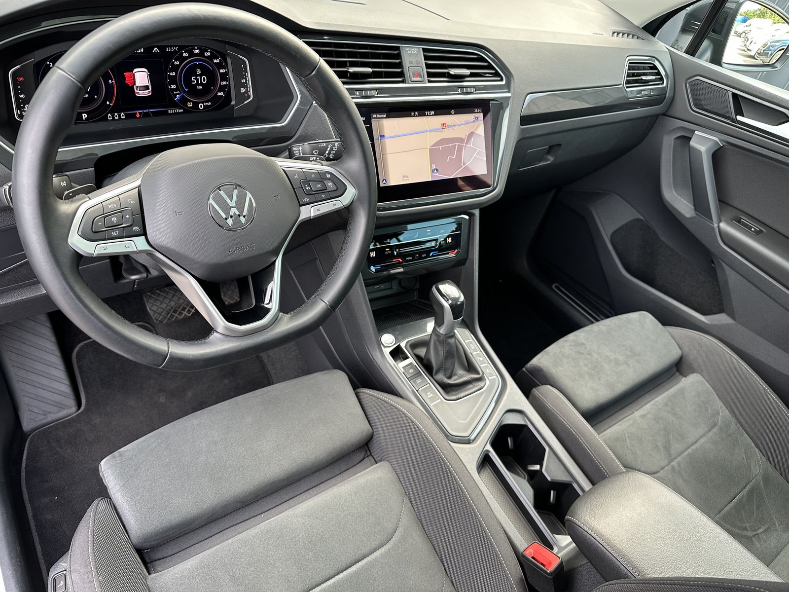 Fahrzeugabbildung Volkswagen Tiguan 2.0 TDI DSG Sport NAV+LED+PANO+ACC+KAM+VC