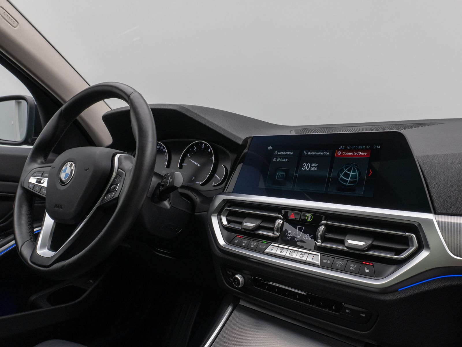 Fahrzeugabbildung BMW 330i Panorama Komfort Leder Sportsitz Stop&Go