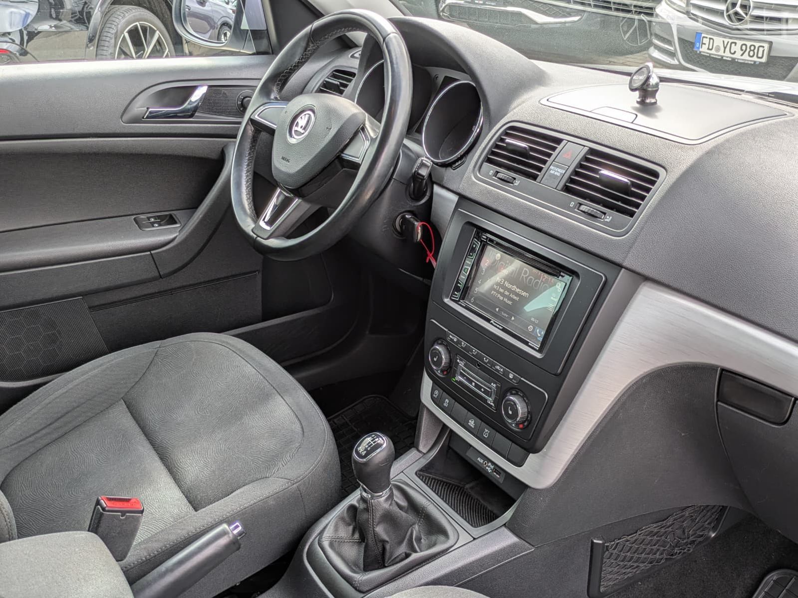 Fahrzeugabbildung SKODA Yeti 2.0 TDI Ambition 4x4 AHK*TEMP*PDC*SHZ