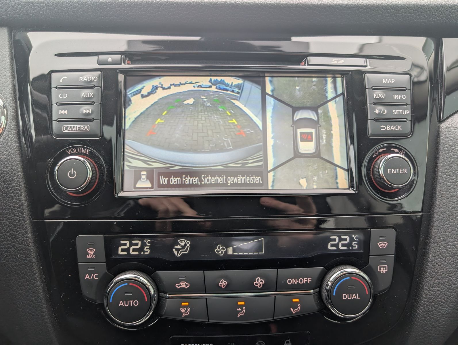 Fahrzeugabbildung Nissan Qashqai 1.6 dCi X-Tronic TEKNA AHK PANO NAVI