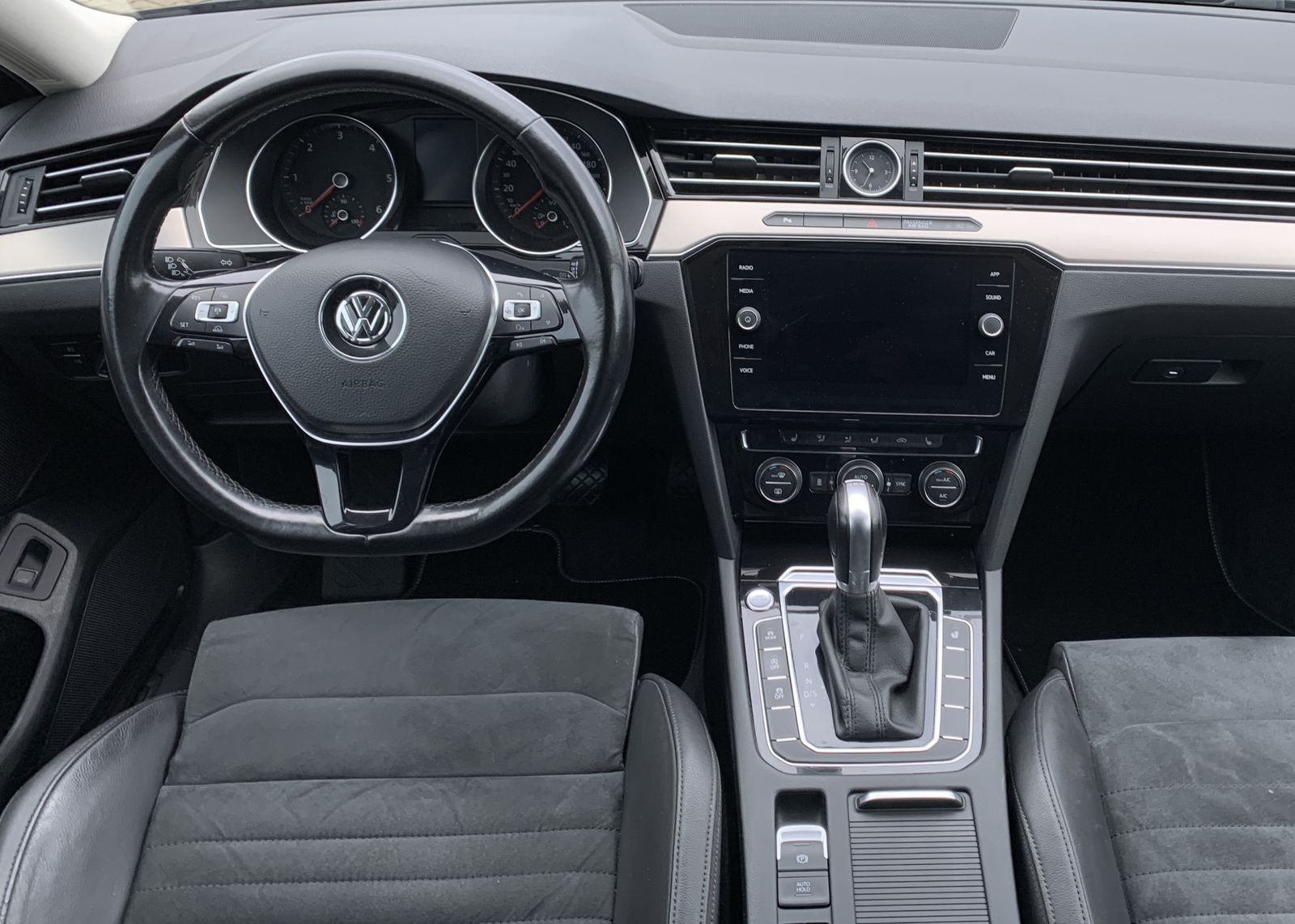 Fahrzeugabbildung Volkswagen Passat Variant 2.0 TDI*R-Line*STHZ*AHK*Alcantara