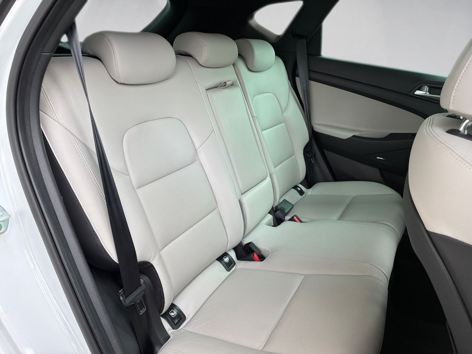 Fahrzeugabbildung Hyundai Tucson 1.6 Premium 360,KlimaA,LED,Leder,Navi,SHZ