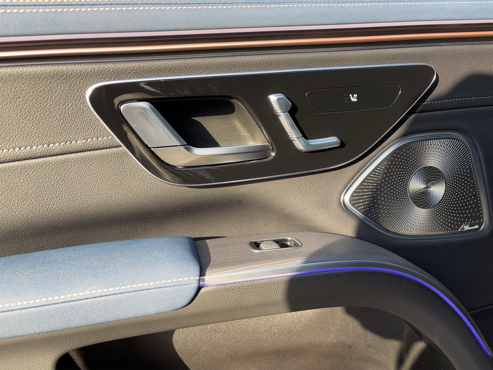 Fahrzeugabbildung Mercedes-Benz EQS 450 4M SUV AMG Prem+ AHK Massage 22kw AR-HUD