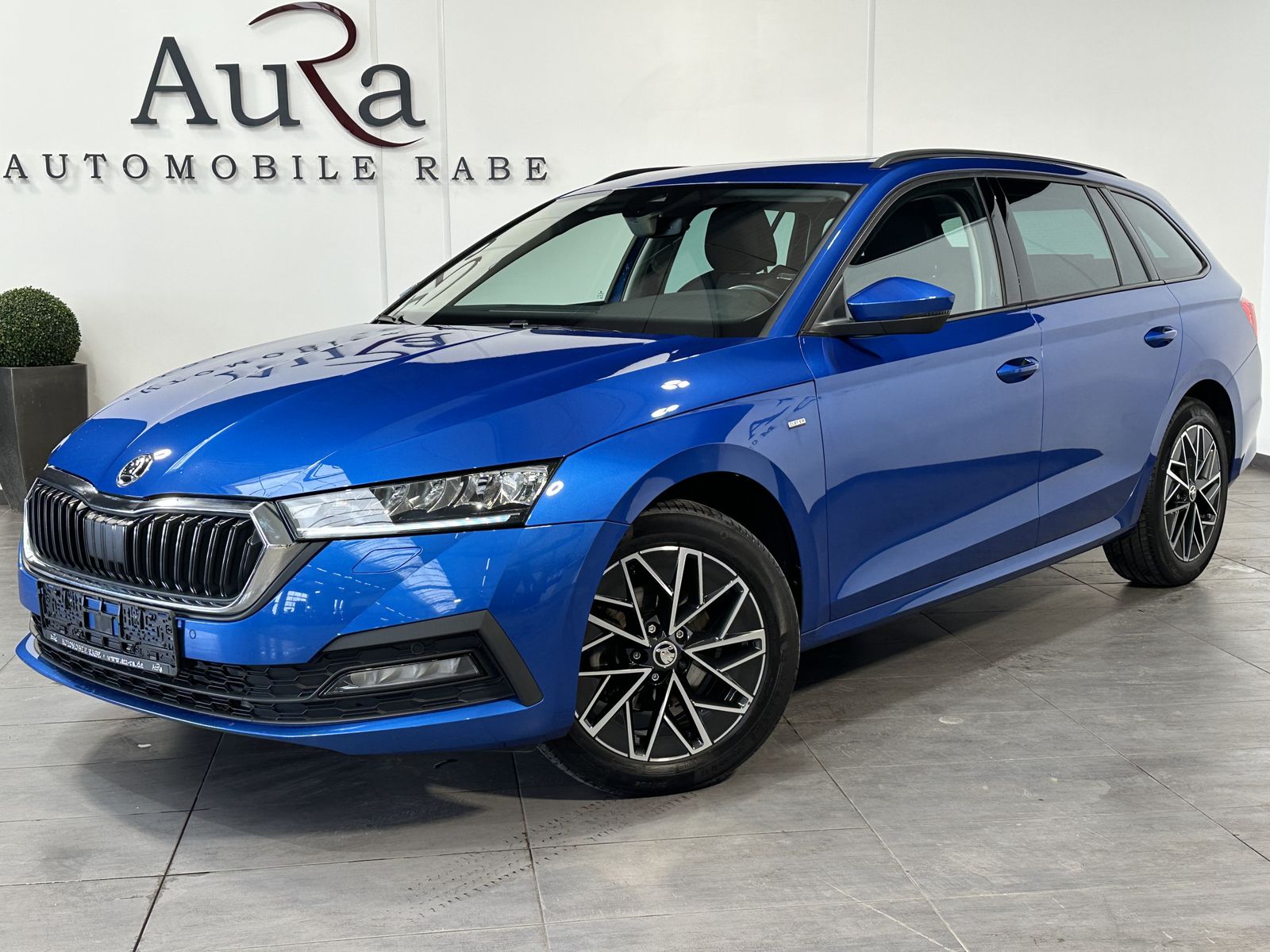 Fahrzeugabbildung SKODA Octavia Combi Clever NAV+LED+PANO+AHK+KAMERA+PP