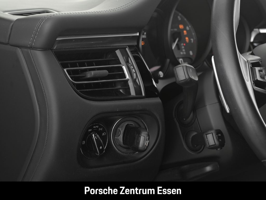 PORSCHE Macan 2022
