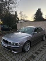 BMW E39 528i  - BMW 528: E39 528i