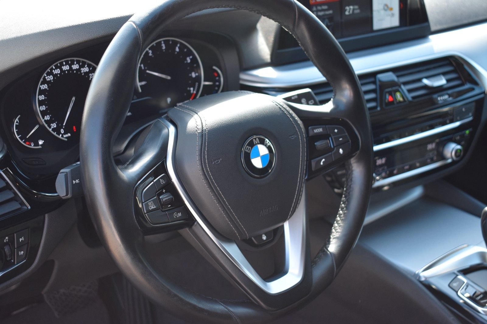 Fahrzeugabbildung BMW 530i Touring xDrive AHK Panorama LED Kamera