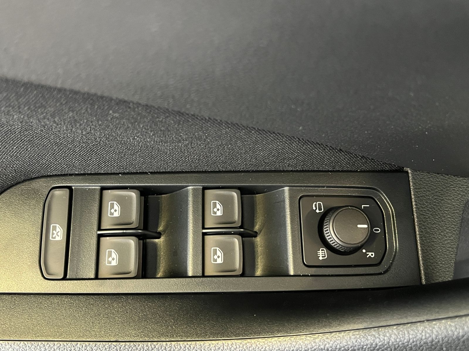 Fahrzeugabbildung SKODA Kamiq DRIVE 1.0 TSI DSG *Black-Paket,Komfort-Pak