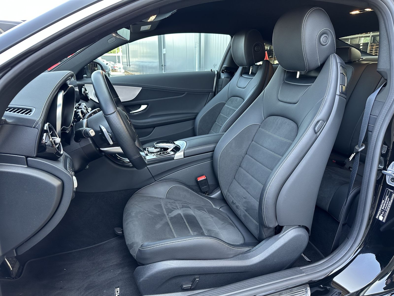 Fahrzeugabbildung Mercedes-Benz C 300 4M AMG-Line NAV+LED+KAMERA+CARPLAY+19ZO+1H