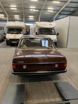 Mercedes-Benz 200 ( W123 ) - Mercedes-Benz W123