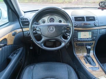 Mercedes E 320 - 11
