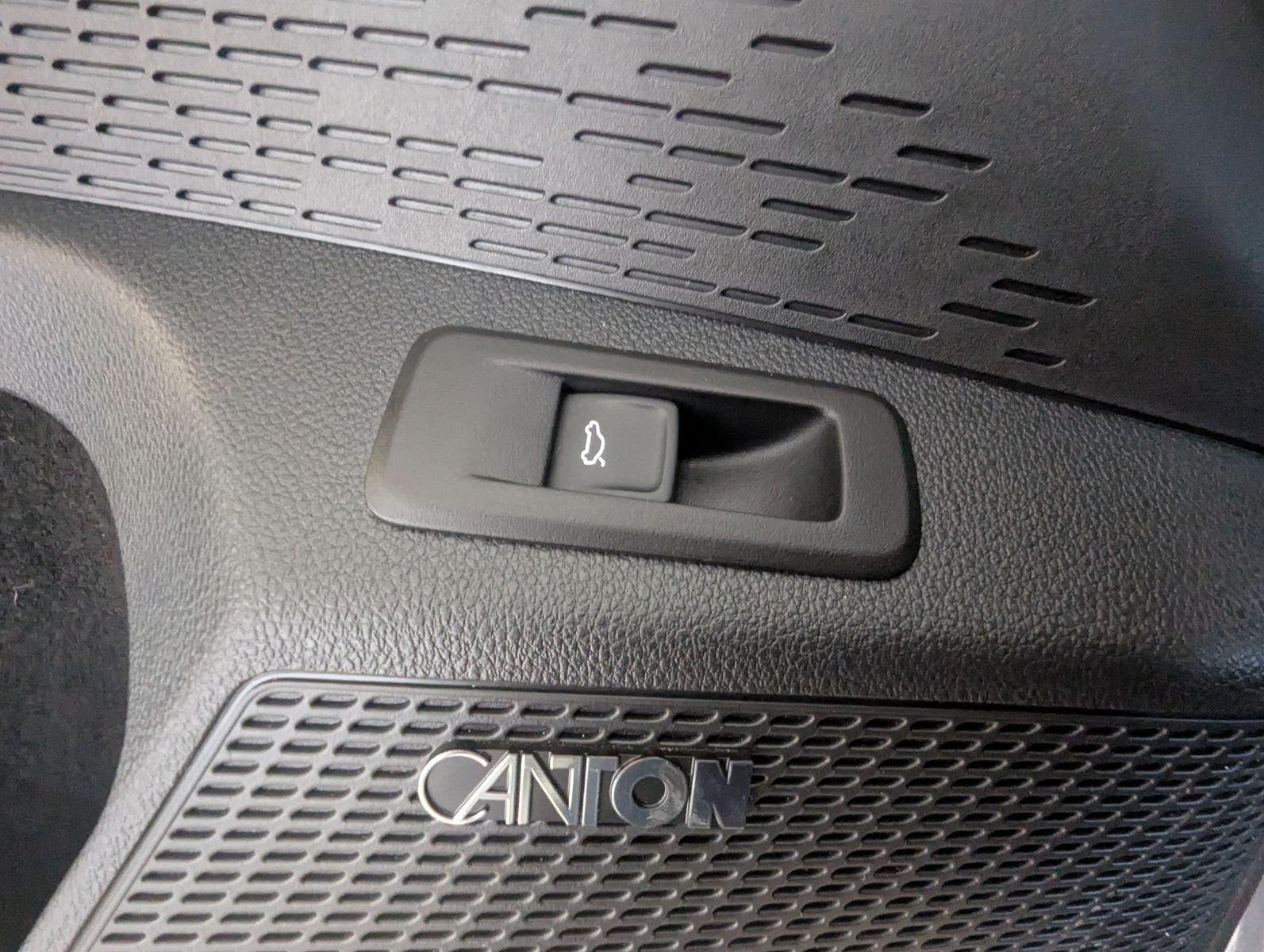 SKODA Octavia 2.0 TDI Sportline Matix Canton AHK 5J-Ga - Image 24