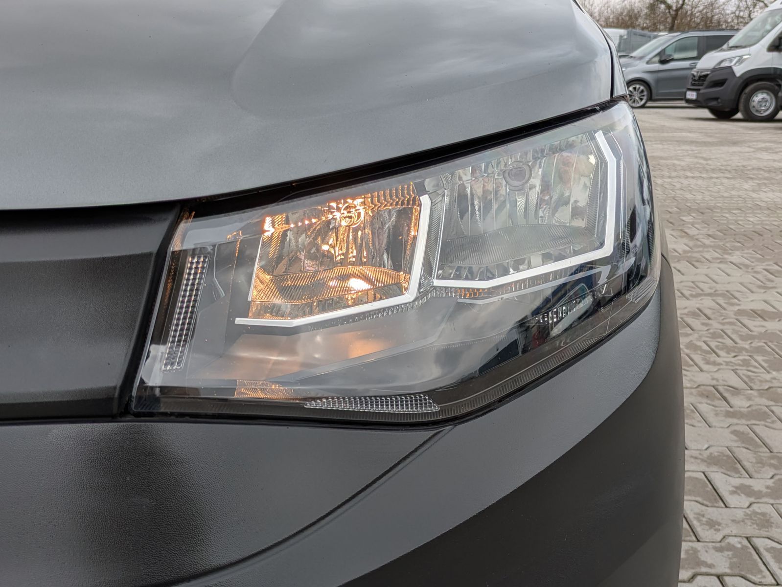Fahrzeugabbildung Volkswagen Caddy Maxi 2.0 TDI 4M 7-SITZER*AHK*APP*KAMERA