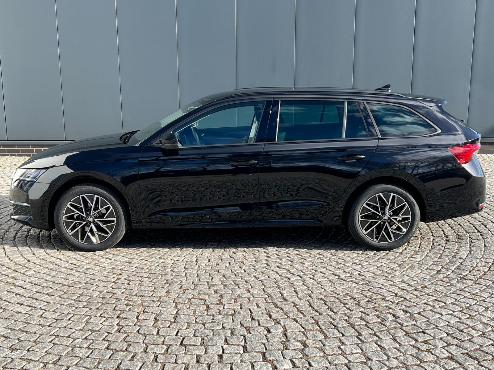 Fahrzeugabbildung SKODA Octavia Combi Balance 2.0 TDI DSG *AHK, Rückfahr