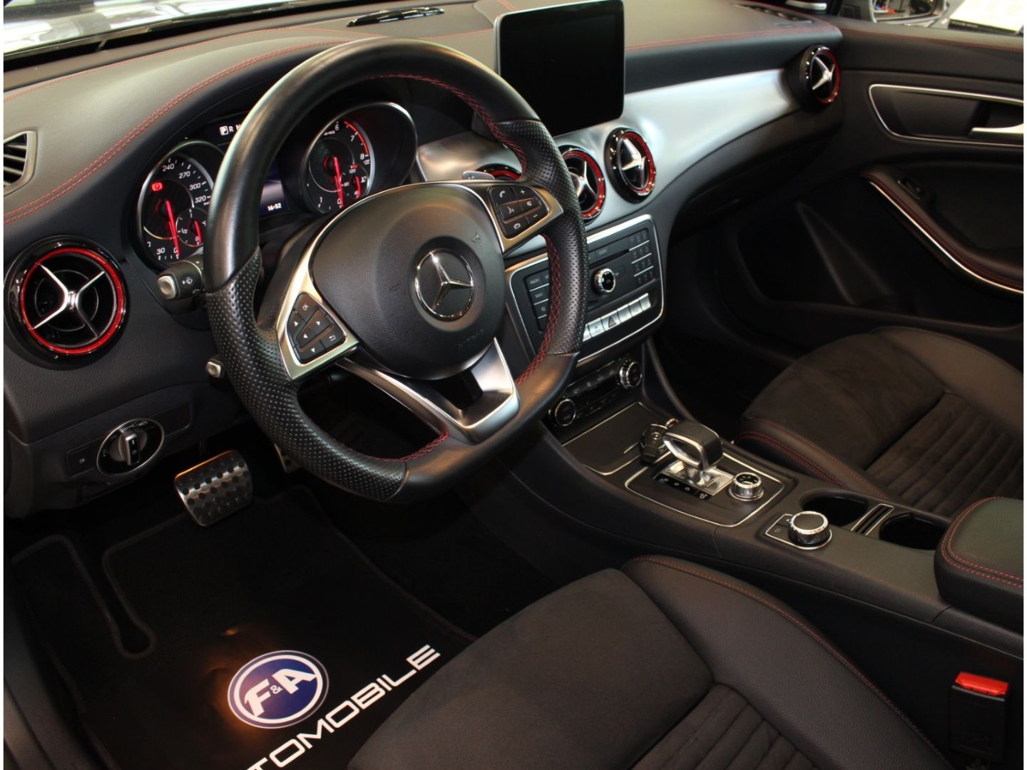 Fahrzeugabbildung Mercedes-Benz CLA 45 AMG Shooting Brake 4Matic 2.Hand*LED*TOP