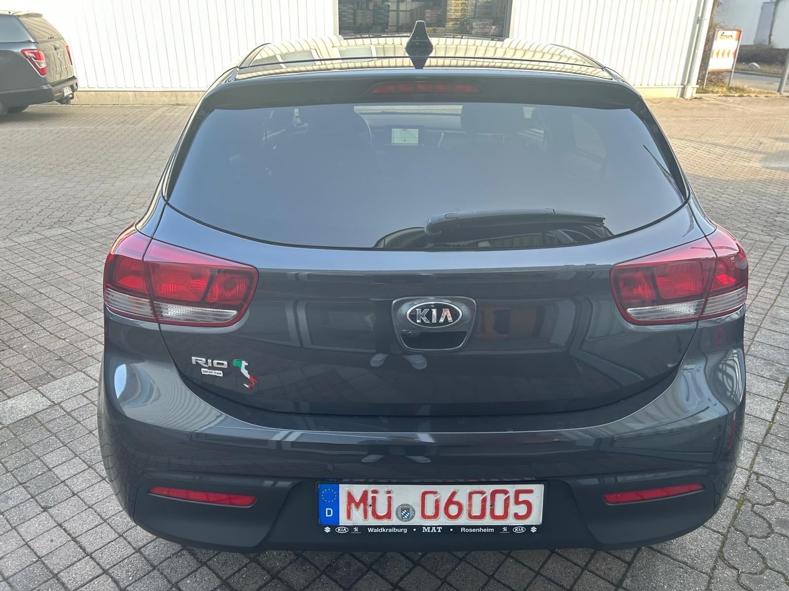Kia Rio 1.4 Dream Team 5-türig 8-fach bereift