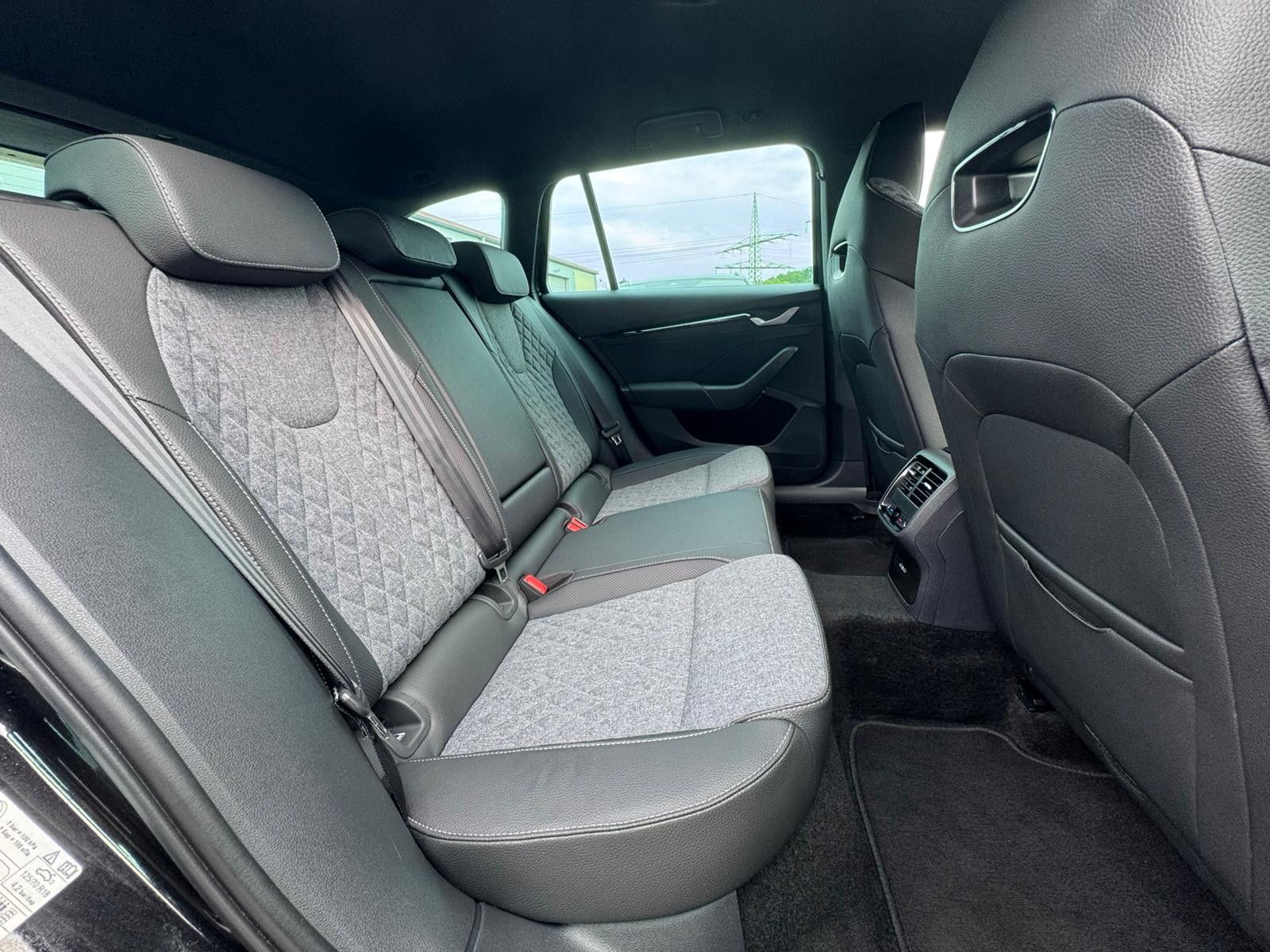 Fahrzeugabbildung SKODA Octavia 2.0 TDI Sportline DSG MATRIX*WINTER*5J.G