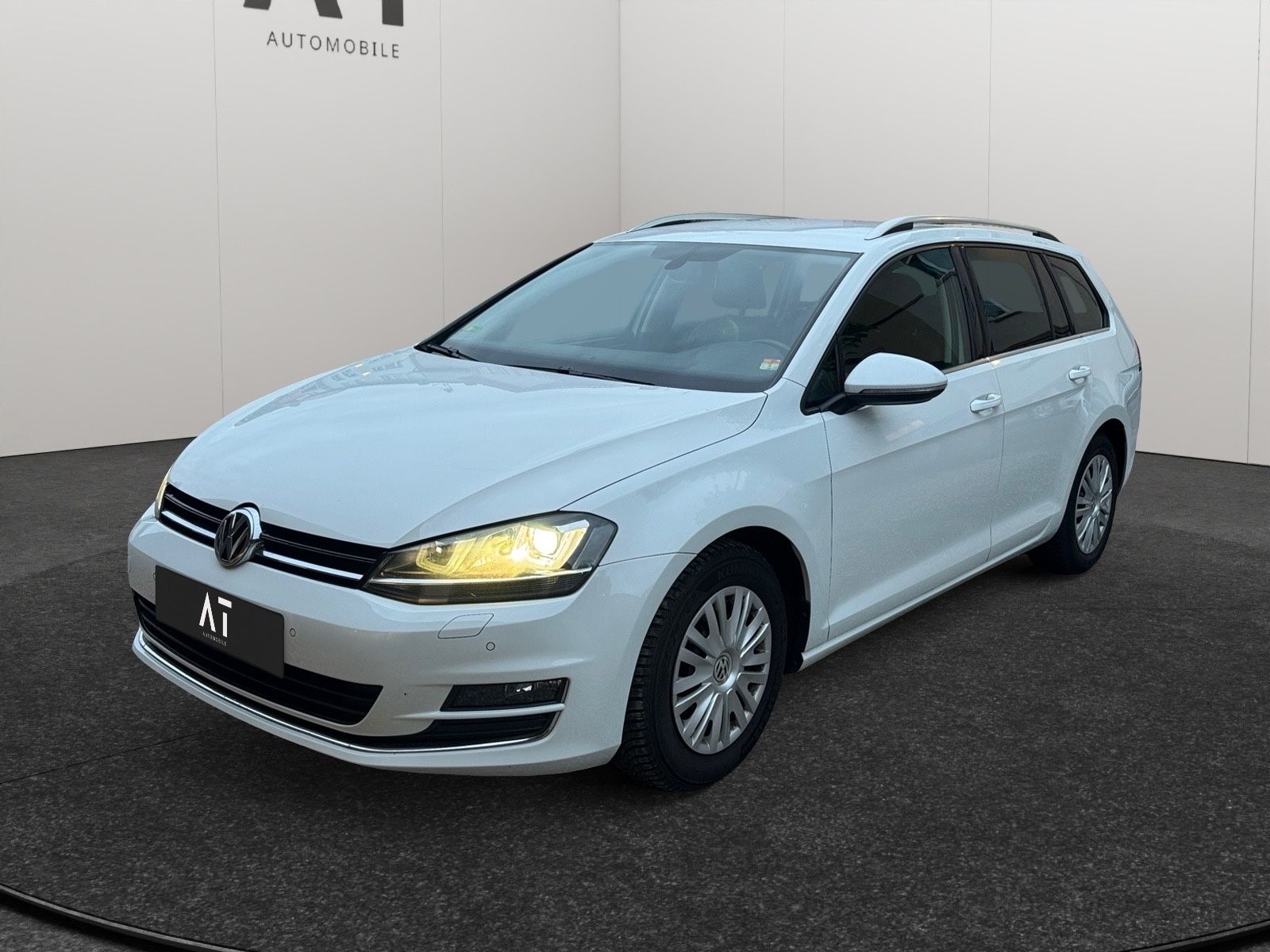 Volkswagen Golf - 1