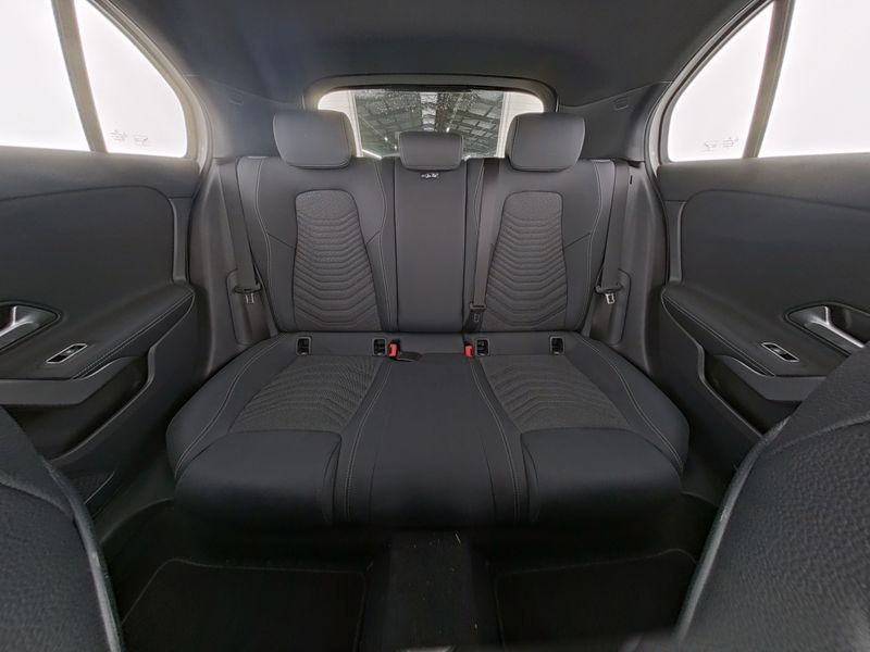 Fahrzeugabbildung Mercedes-Benz A 180 PROGRESSIVE+PANO+NIGHT+LHZ+LED+KAMERA