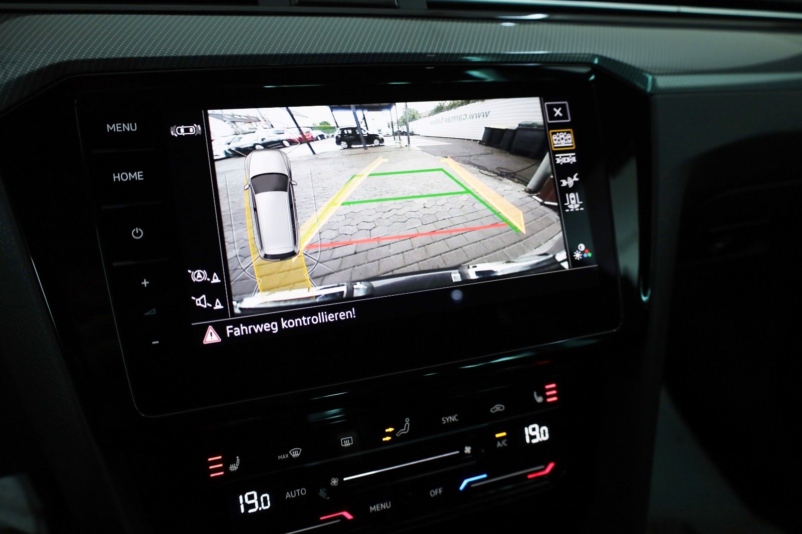 Fahrzeugabbildung Volkswagen Passat Variant R Line Navi,LED,ACC,Panorama,SH