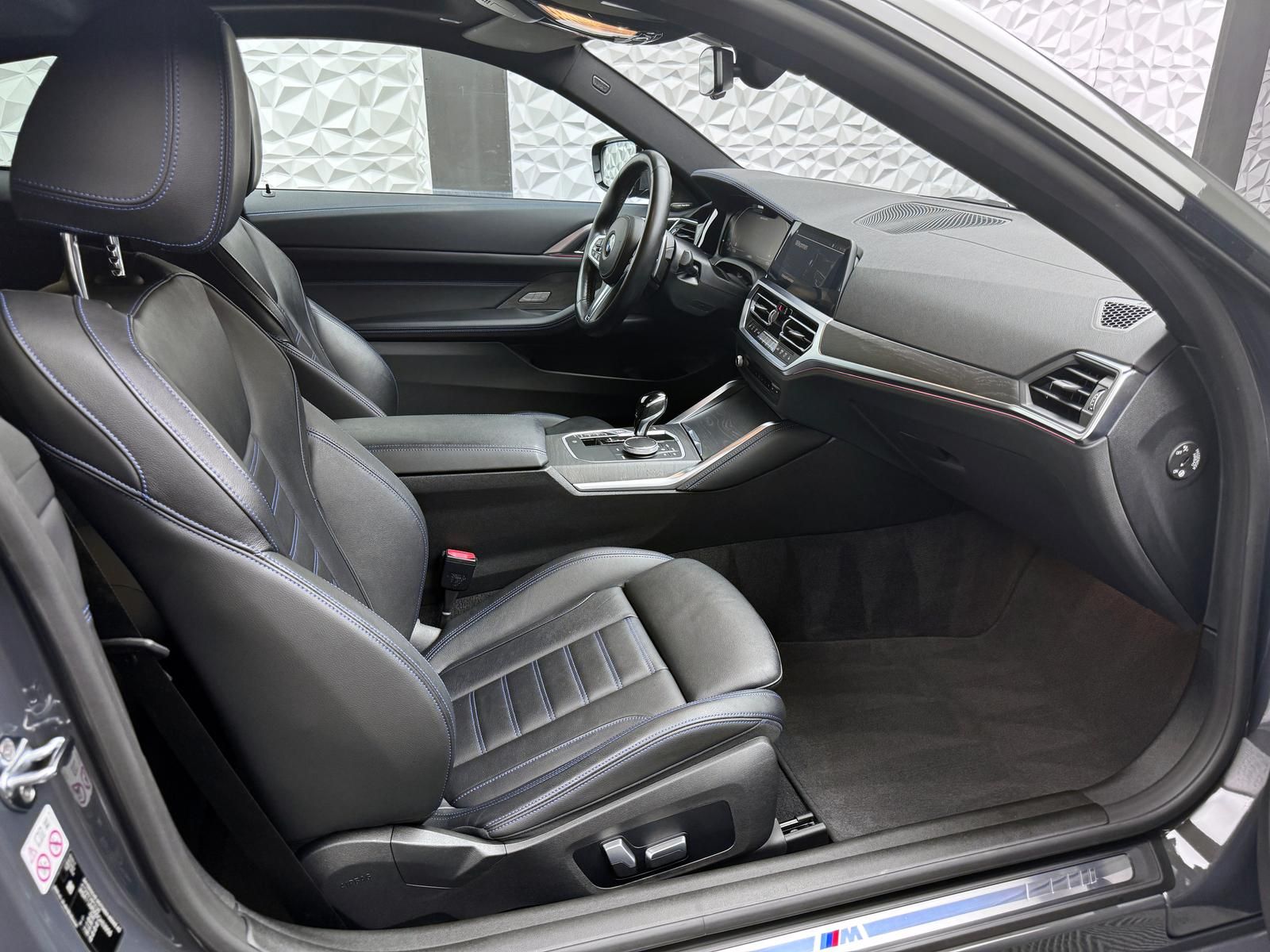 Fahrzeugabbildung BMW XDR*INDIVIDUAL*LASER*STANDHZ*H&K*HUD*KLAPPE*DE