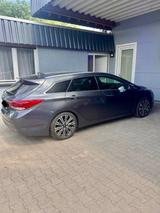 Hyundai Hundyai i40, grau metallic, Premium - Hyundai i40 in Stuttgart