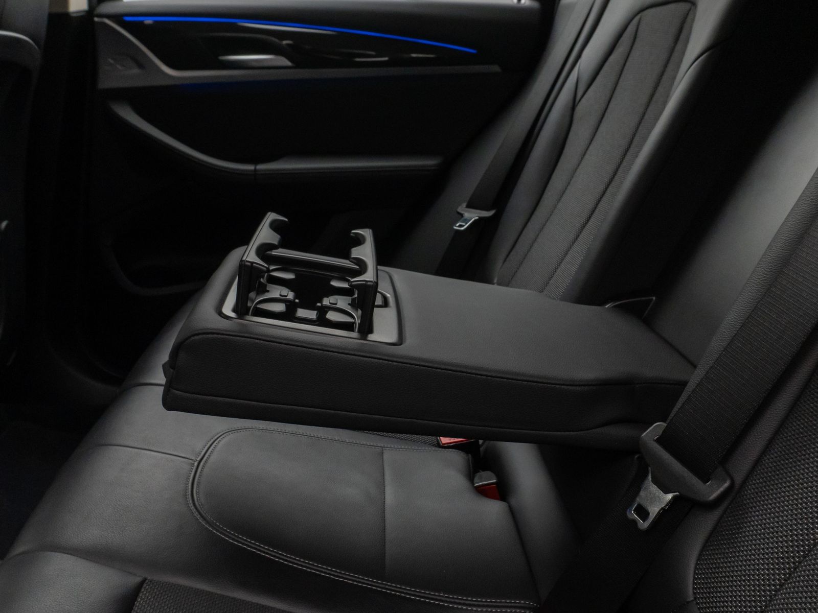 Fahrzeugabbildung BMW X3 xD20d xLine HUD DAB HiFi Lnkrhz Komfort Sport