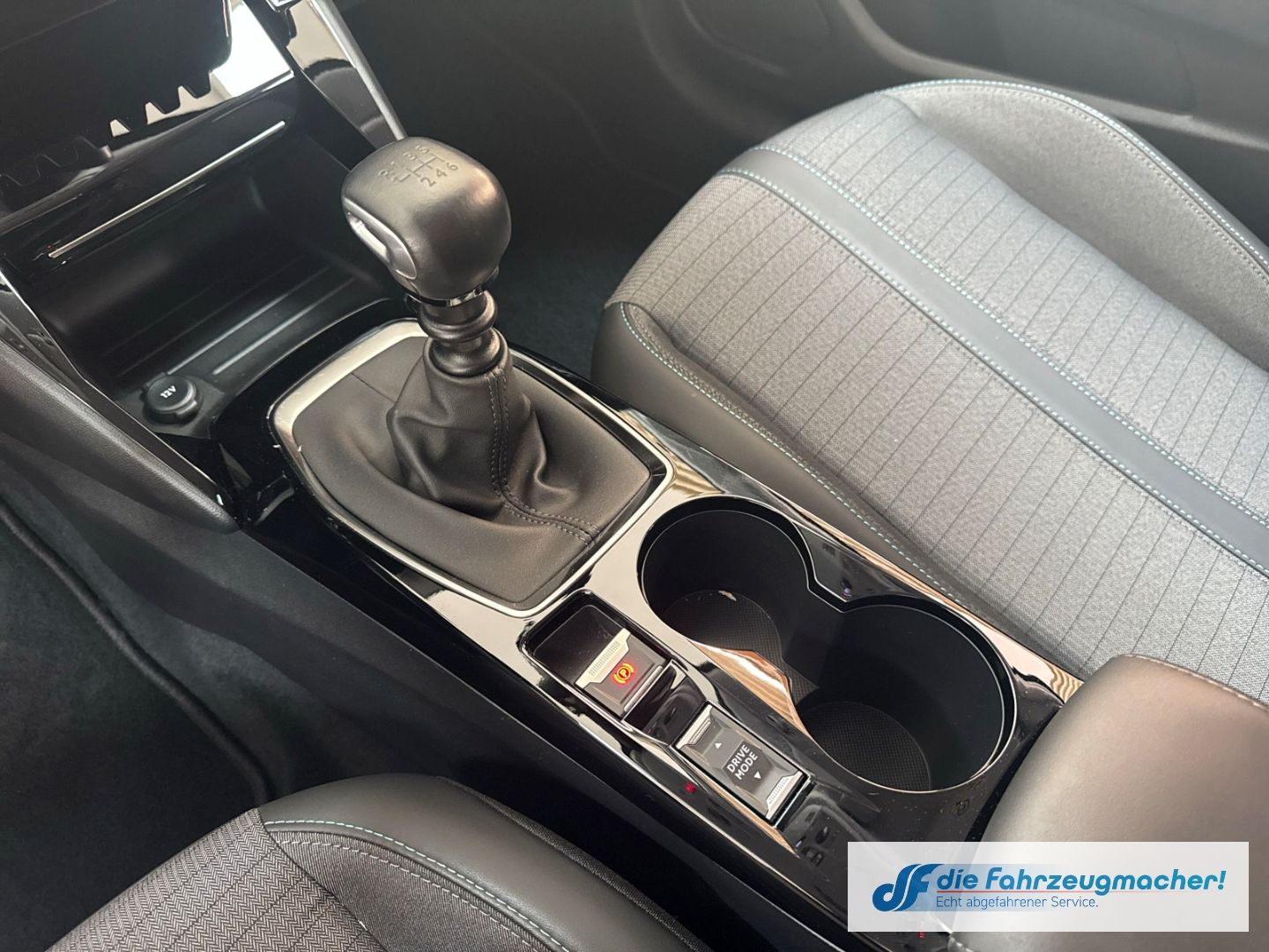 Fahrzeugabbildung Peugeot 208 Allure 1.2 PureTech 100 EU6d Navi LED Apple