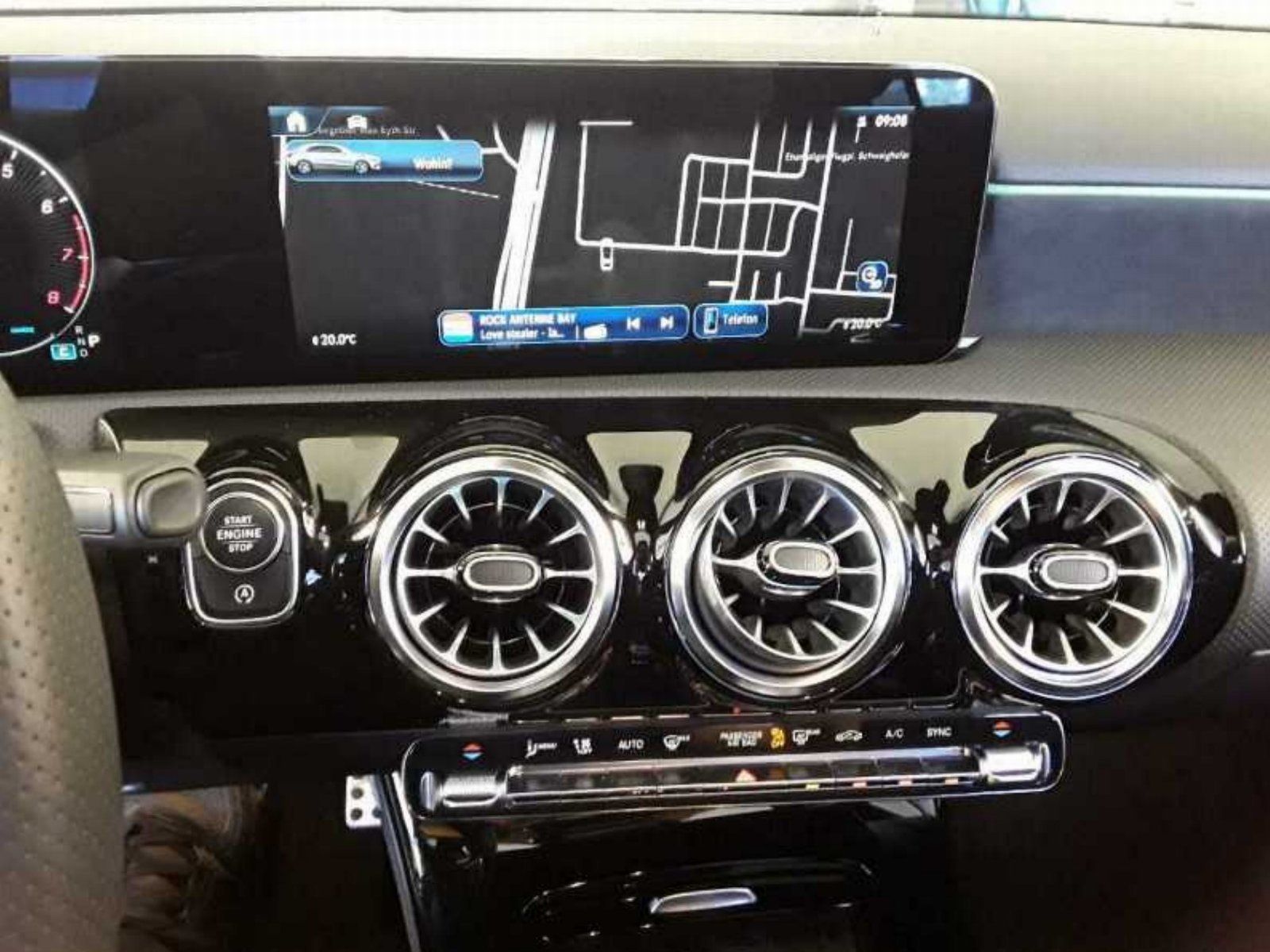 Fahrzeugabbildung Mercedes-Benz A200 Limo AMG Prem DISTR Pano AHK Memo LED KeyGo
