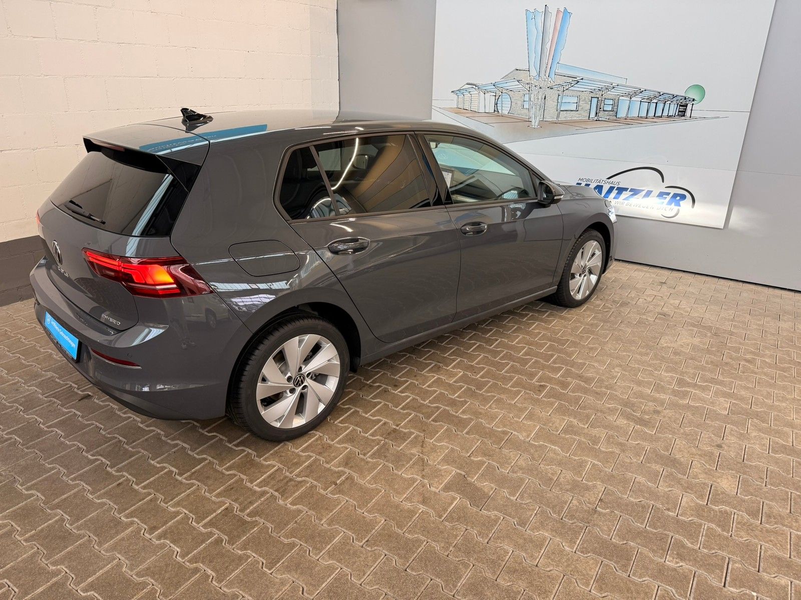 Fahrzeugabbildung Volkswagen Golf VIII 1.5 TSI eHybrid 150 kW Life +Navi +Kam