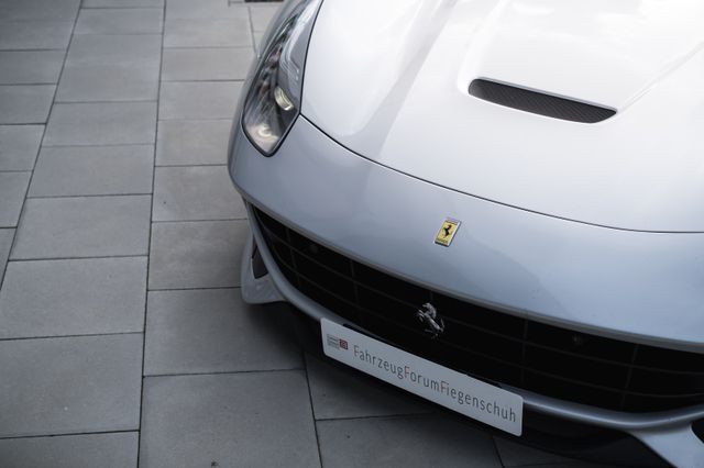Fahrzeugabbildung Ferrari F12 Lift, Kamera, Carb-Cockp., Carbonsitze, AFS