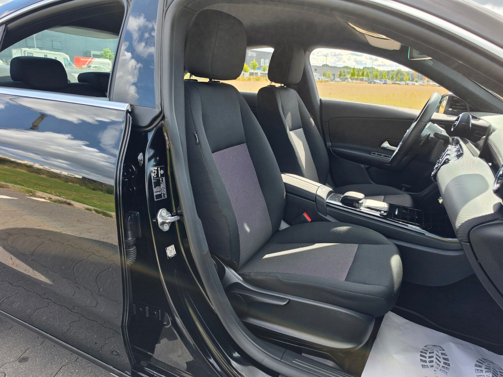 Mercedes-Benz CLA 180,AUTOMATIK NAVI LED.XENON R.KAMERA foto 5