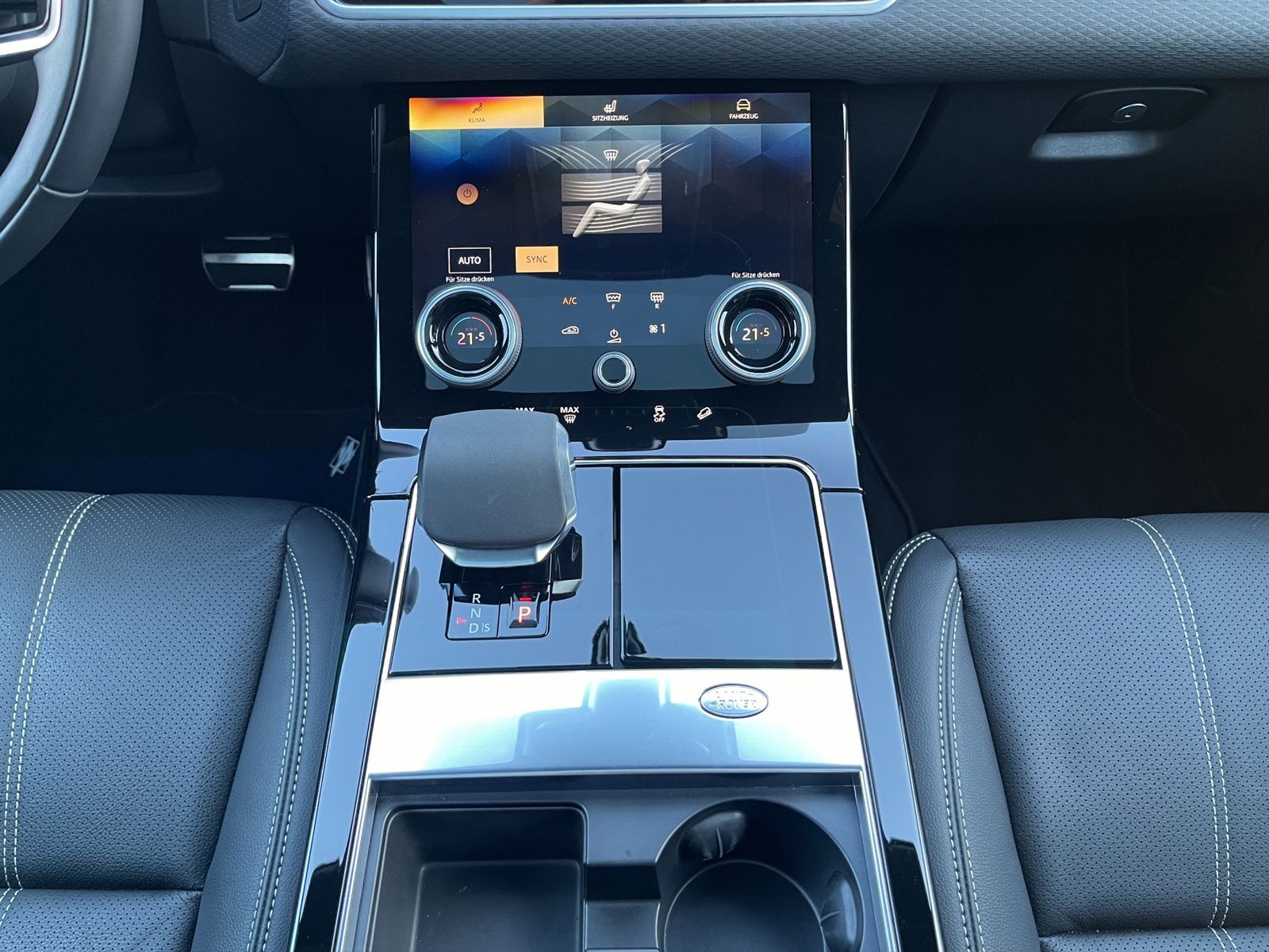 Fahrzeugabbildung Land Rover Range Rover Velar Velar P400e R-Dynamic*BlackEdi