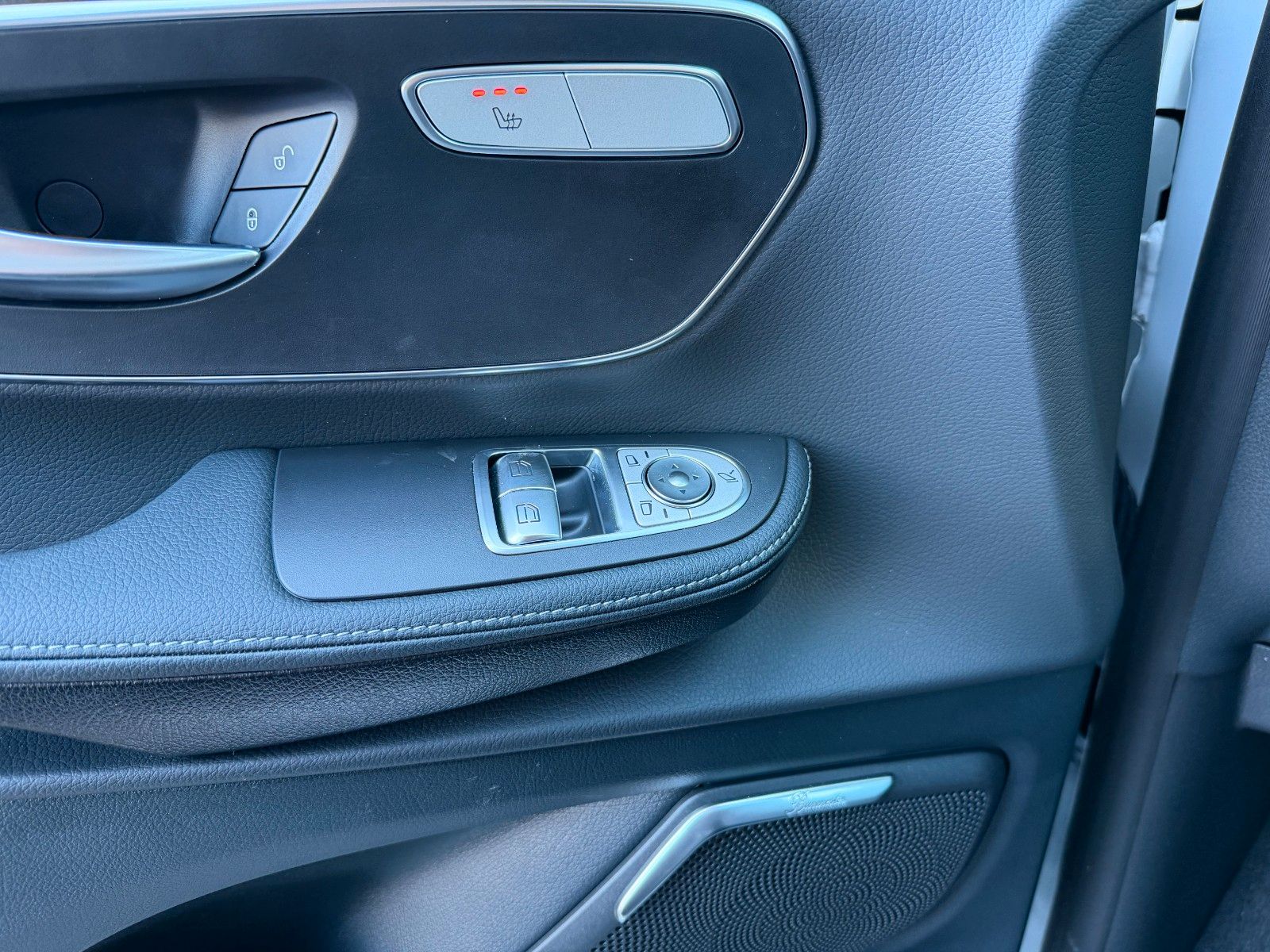 Fahrzeugabbildung Mercedes-Benz V 300 d AVA 4MATIC AMG AHK2,5 DISTRONIC Standh