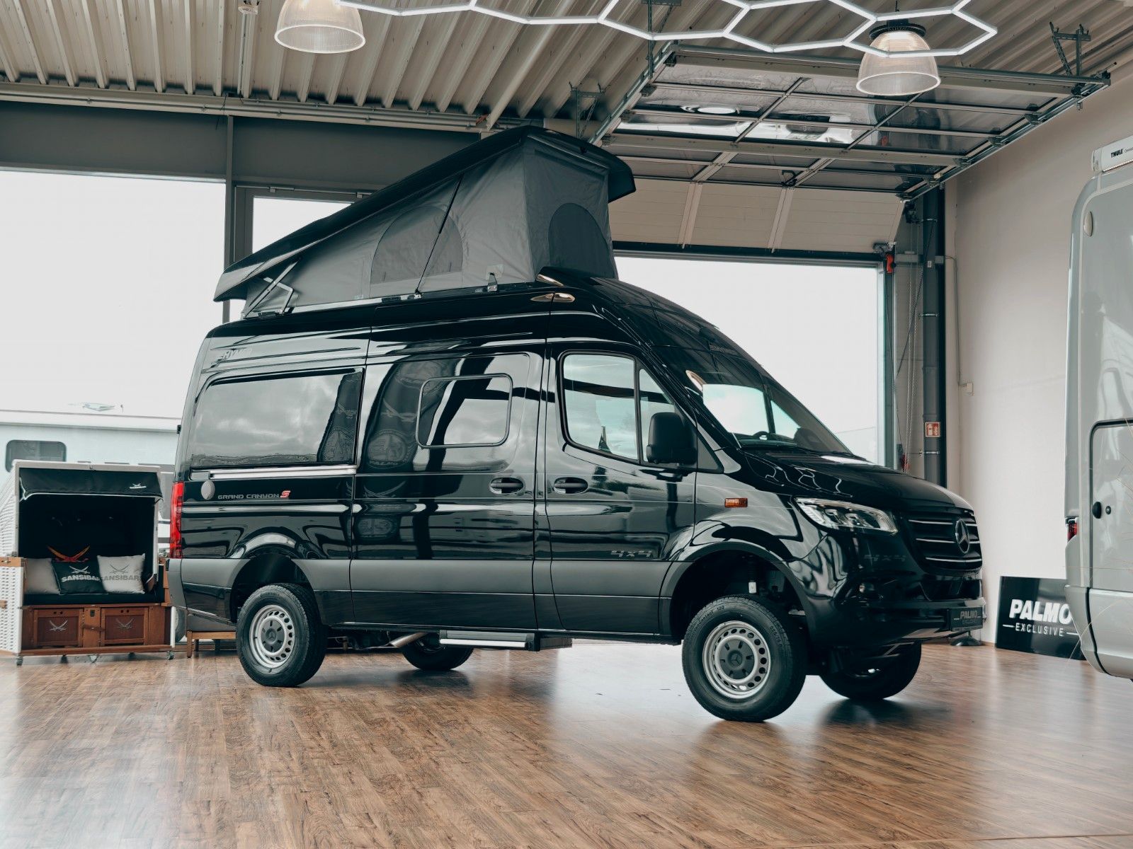 Fahrzeugabbildung HYMER / ERIBA / HYMERCAR GRAND CANYON S 4x4 MB 600 2025 - SCHLAFDACH