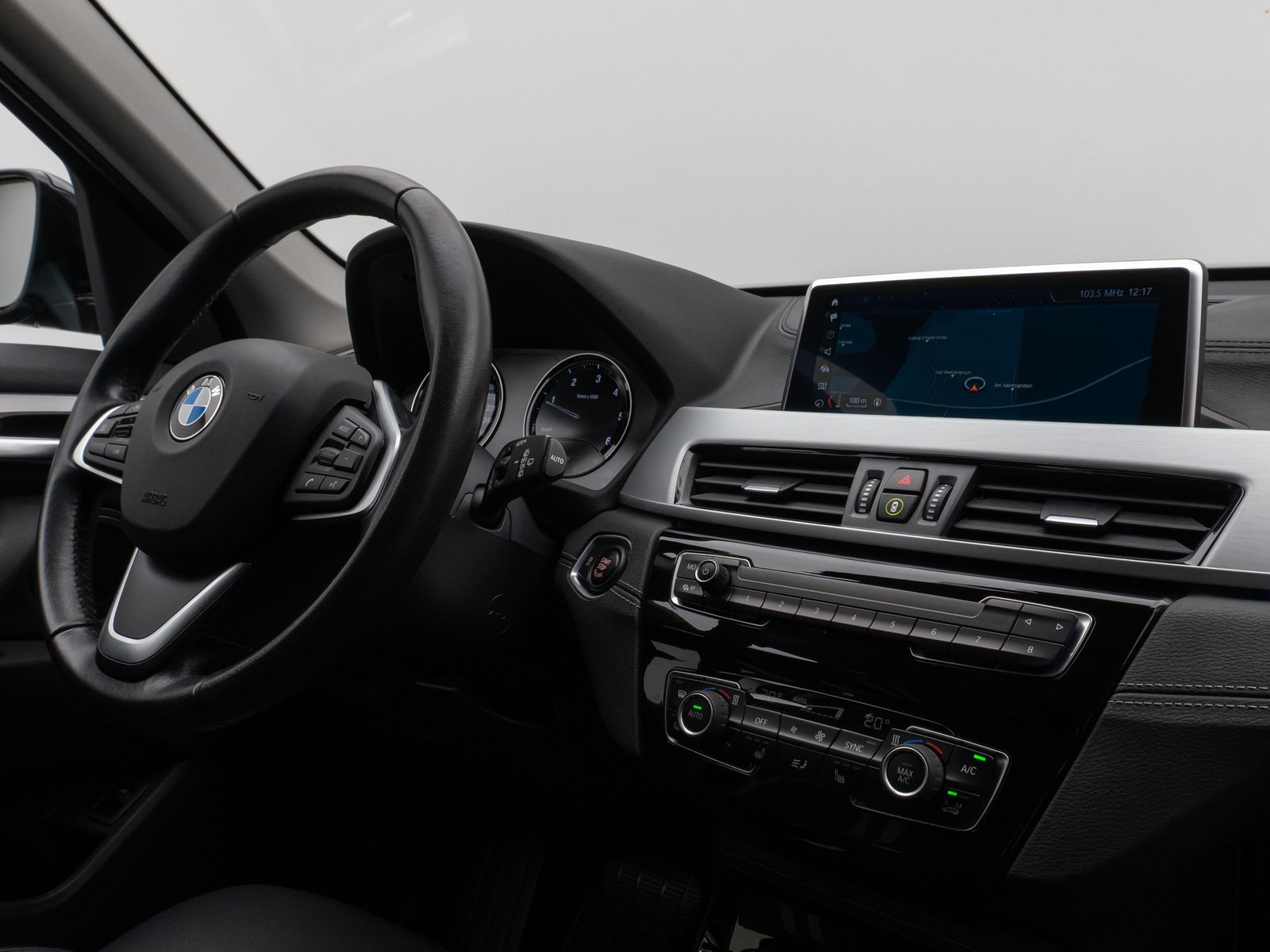 Fahrzeugabbildung BMW X1 xD18d SportLine Kamera DAB HiFi Komfort Alarm