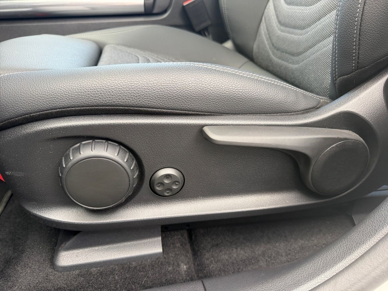 Fahrzeugabbildung Mercedes-Benz EQA 250+ BONUS+PANO+KAMERA+LENKRADHEIZ+VERKEHRSZ
