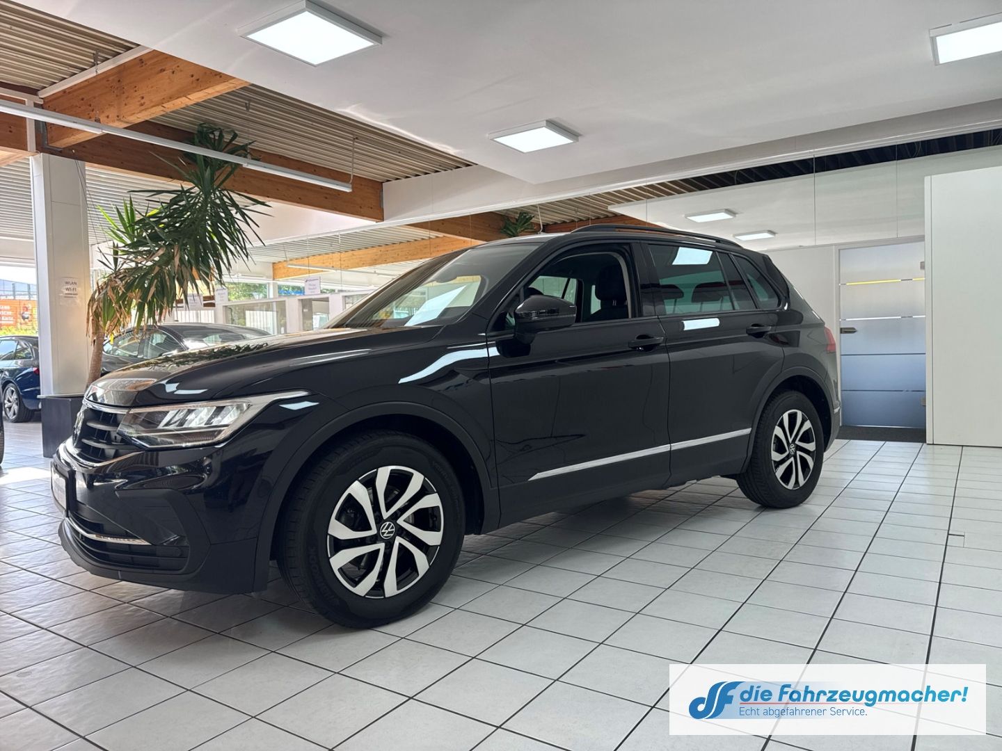 Fahrzeugabbildung Volkswagen Tiguan Life 1.5 TSI BMT Start-Stopp EU6d AHK-kla
