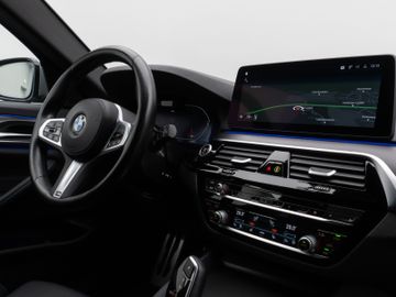 Fahrzeugabbildung BMW 520d xD M Sport Laser Kamera HUD DAB HiFi AHK