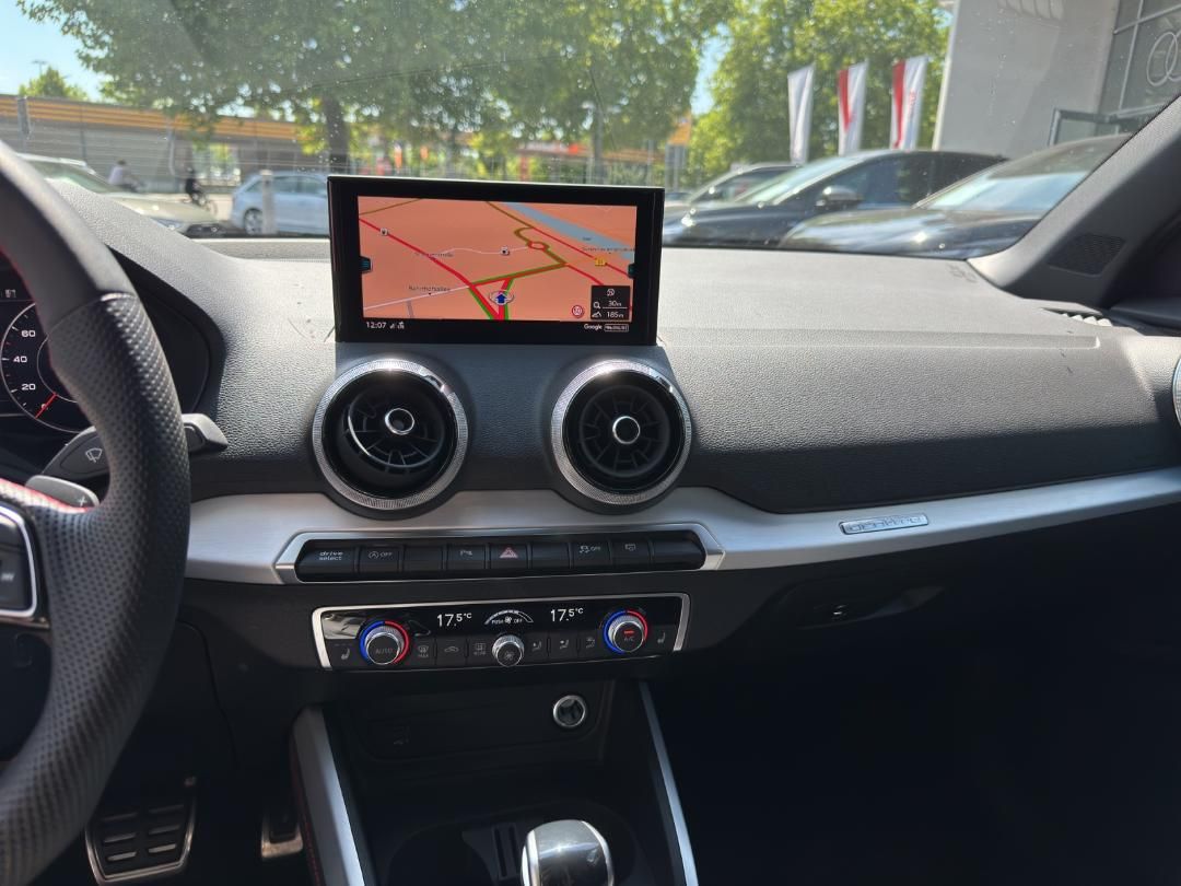 Fahrzeugabbildung Audi Q2 S line 40 TFSI, Kamera, Leder, Matrix, Pano,