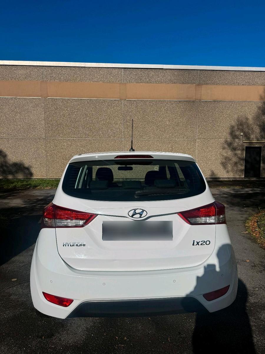 Hyundai ix20 2015 — interior