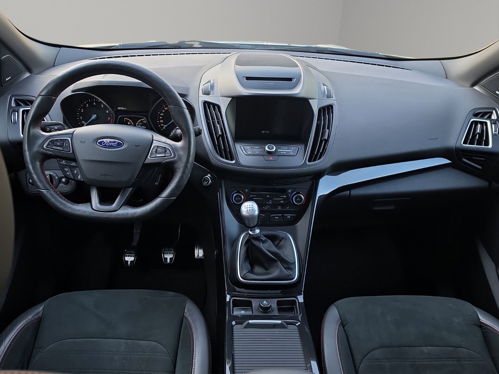 Fahrzeugabbildung Ford Kuga ST-Line Panorama-Dach Kamera Alcantara AHK