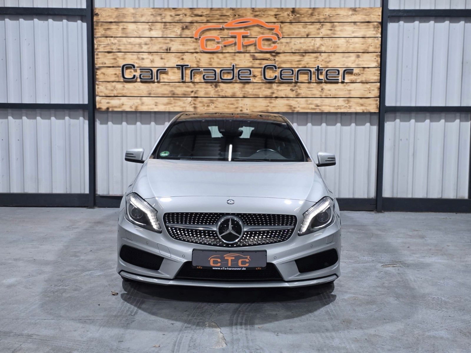 Fahrzeugabbildung Mercedes-Benz A250 AMG-Line/Panorama/Navi/8fach/TÜV-NEU