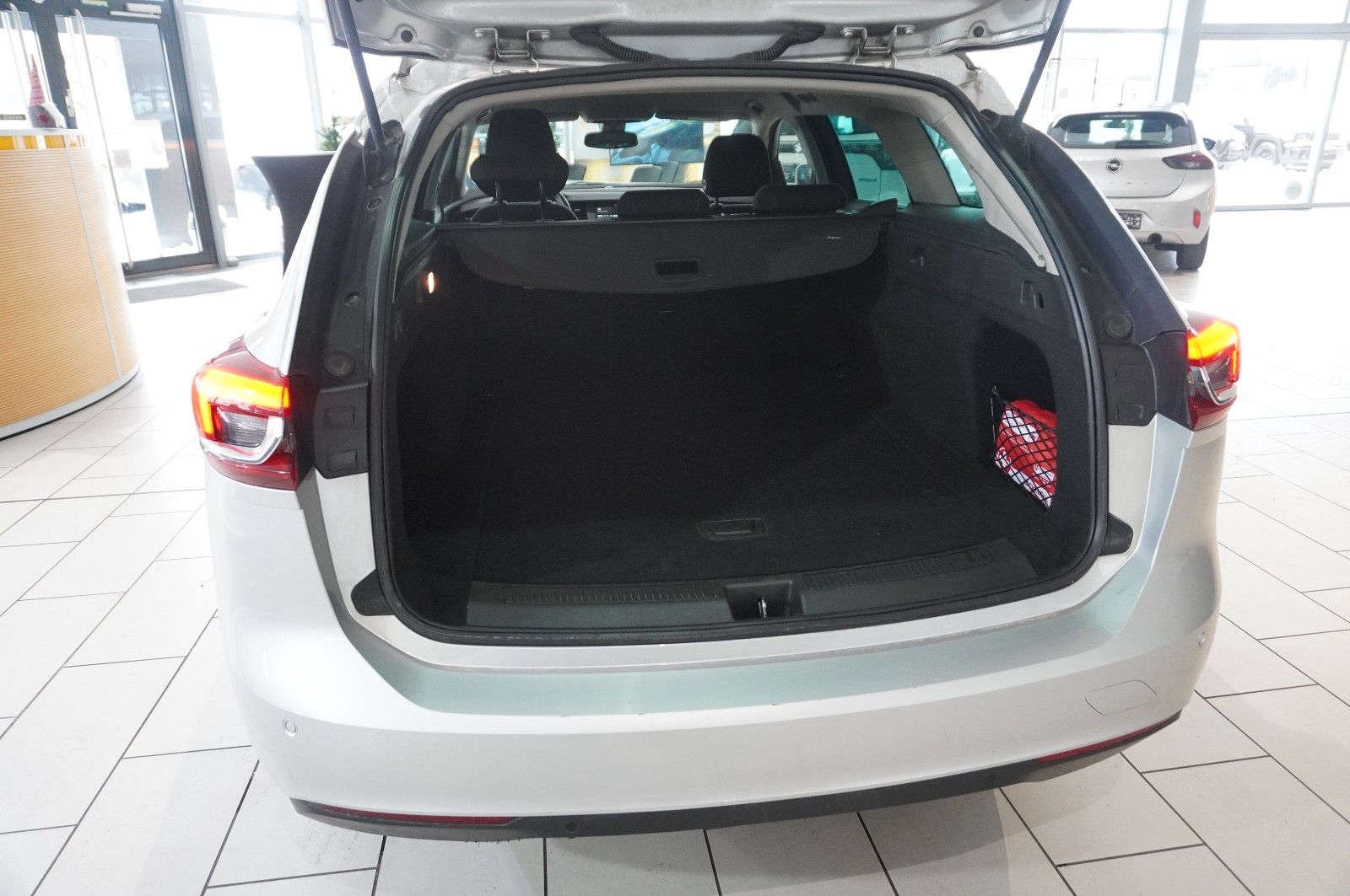 Fahrzeugabbildung Opel Insignia B ST 2.0D EDITION NAVI/LED/TEMP./SH/DAB