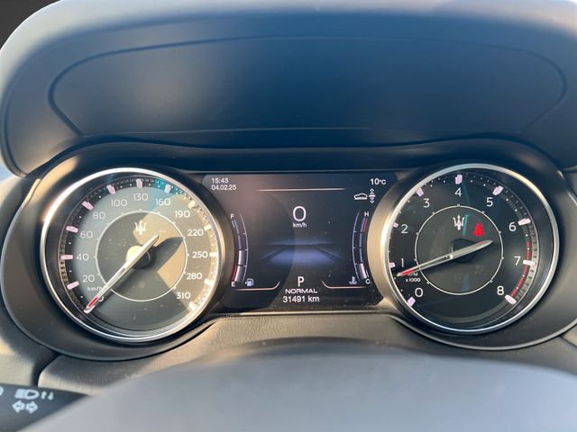Fahrzeugabbildung Maserati Levante 3.0 V6 Modena Facelift Sonderlack