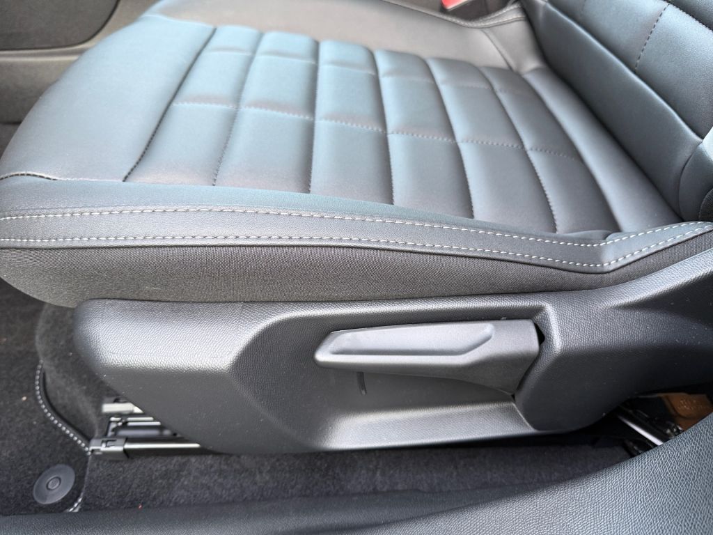 Fahrzeugabbildung Citroën C4 Hybrid 145 MAX - Schiebedach*Winter Paket