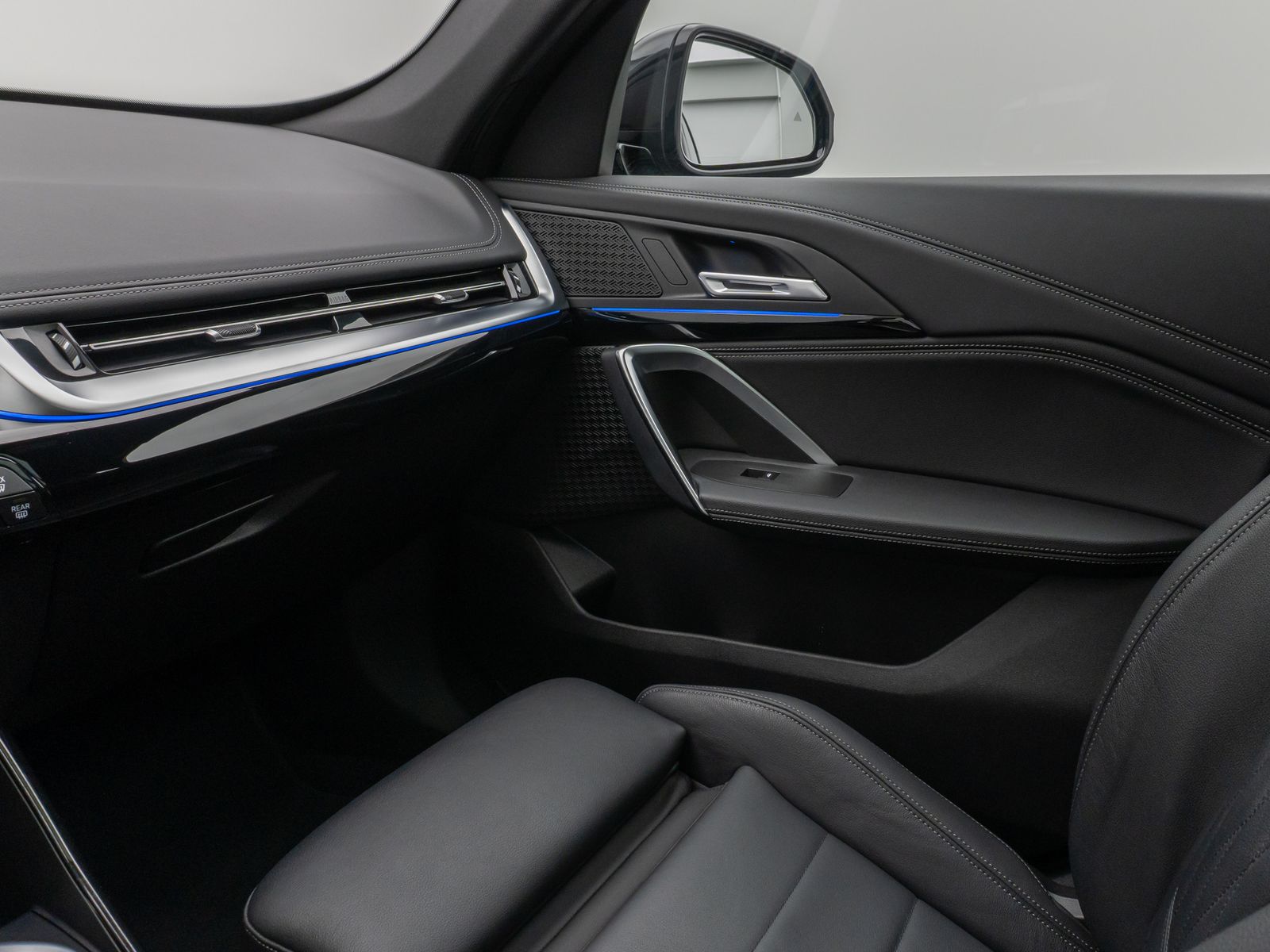 Fahrzeugabbildung BMW iX1 xD30 M Sport Kamera Panorama AHK DrivAsssist