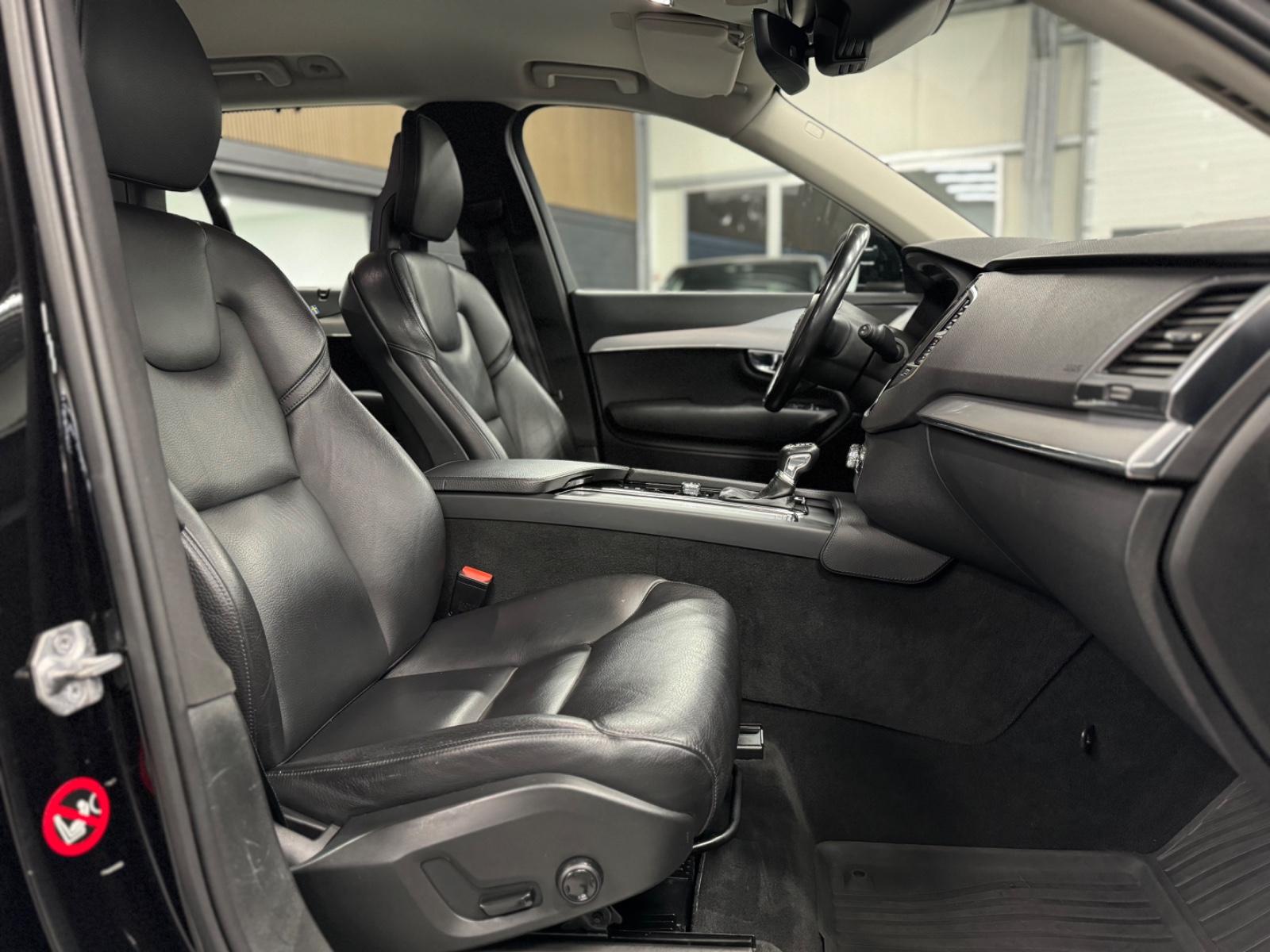 Volvo XC 90 Momentum AWD Navi SHZ LHZ LED 7-Sitzer